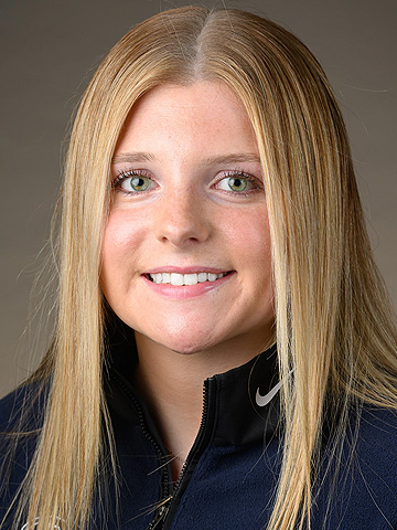 Lauren Barbro headshot