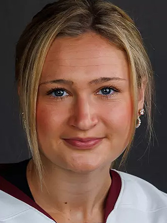 Nina Steigauf headshot