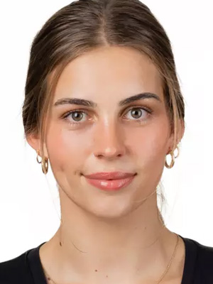 Hannah Murphy headshot