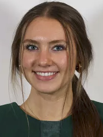 Izee Powell headshot