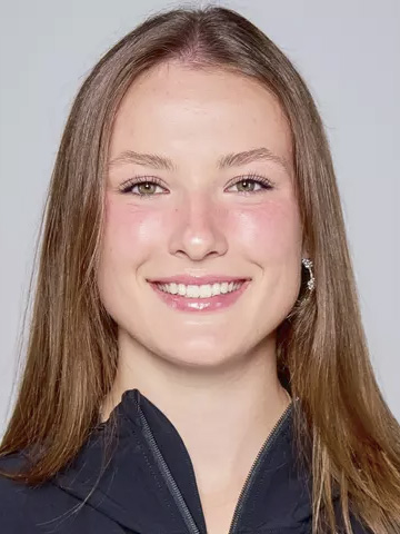 Hailey MacLeod headshot