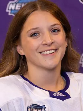 Lily Barrett headshot