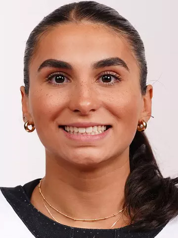 Zoe Boosamra headshot