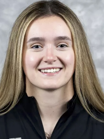 Hannah Clark headshot