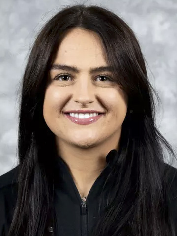 Kendra Distad headshot