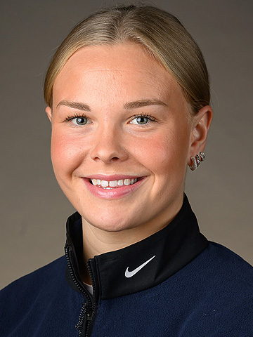 Nicole Hall headshot