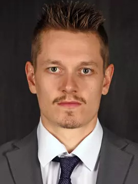 Ethan Gauer headshot