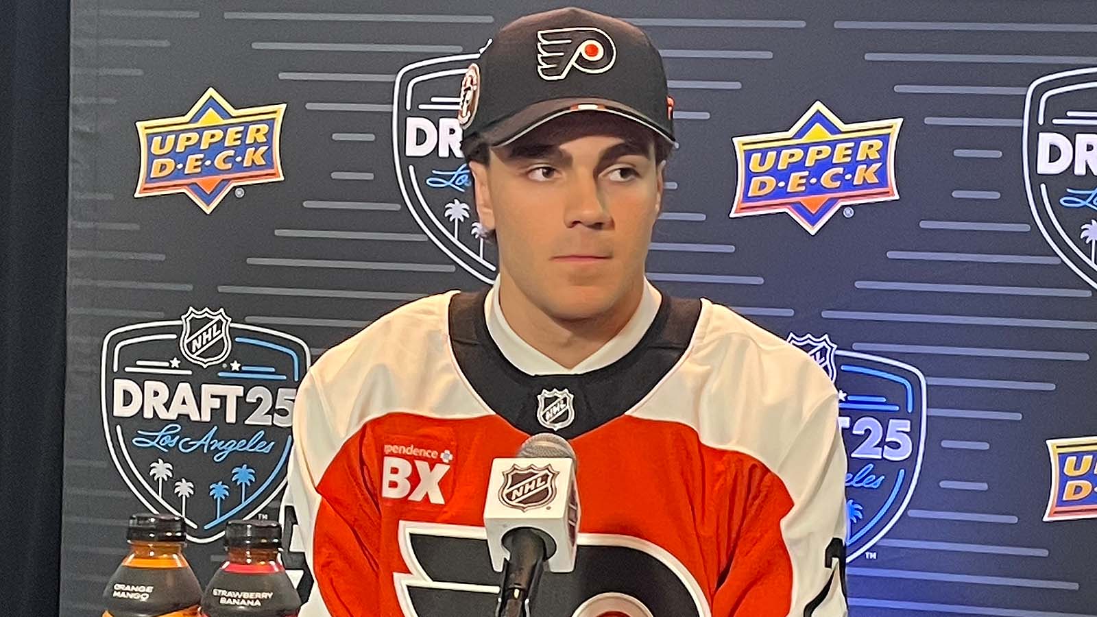 Day 2 of NHL 全年开奖视频看最新记录  of College Hockey Flavor